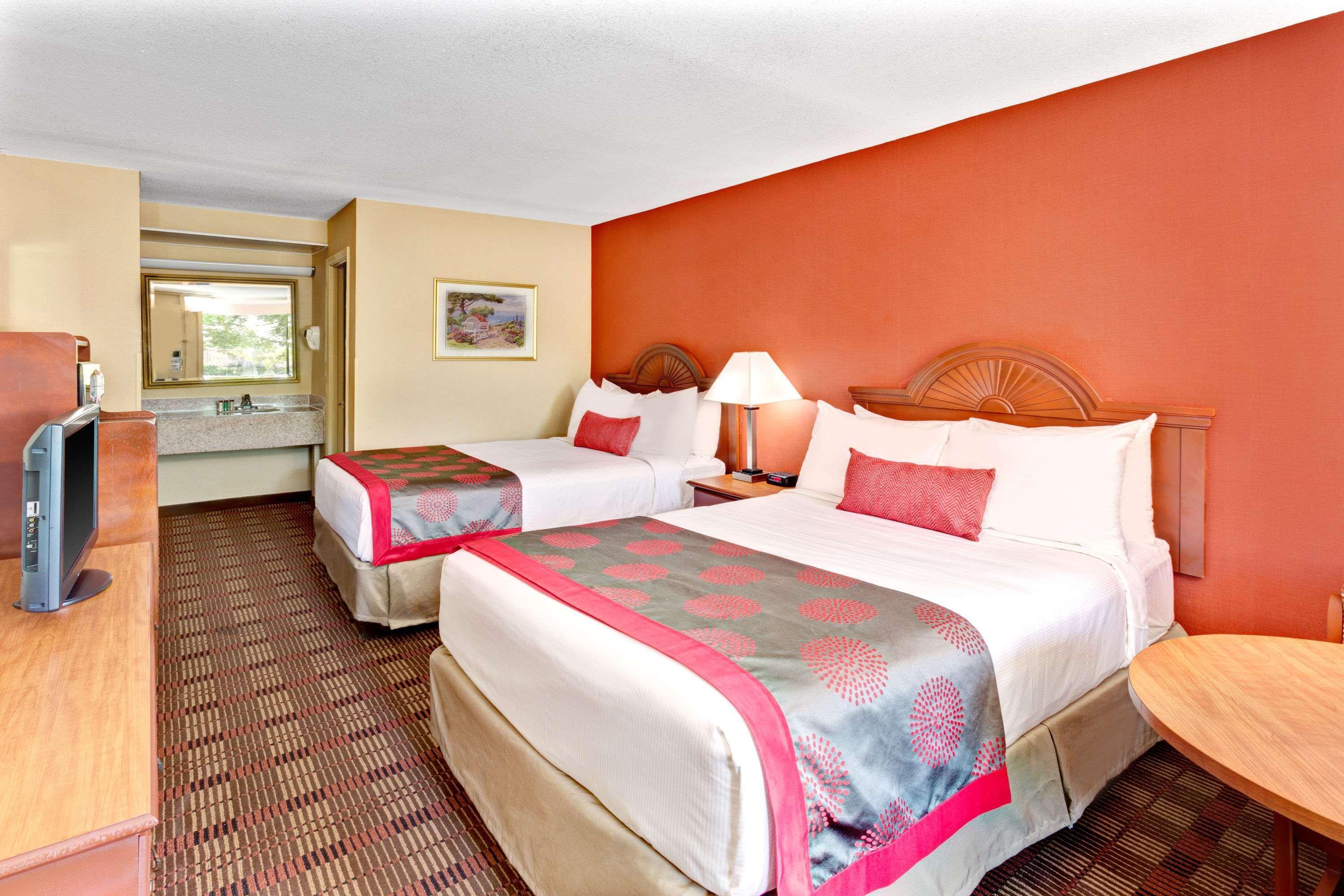 Ramada By Wyndham Baltimore West Экстерьер фото