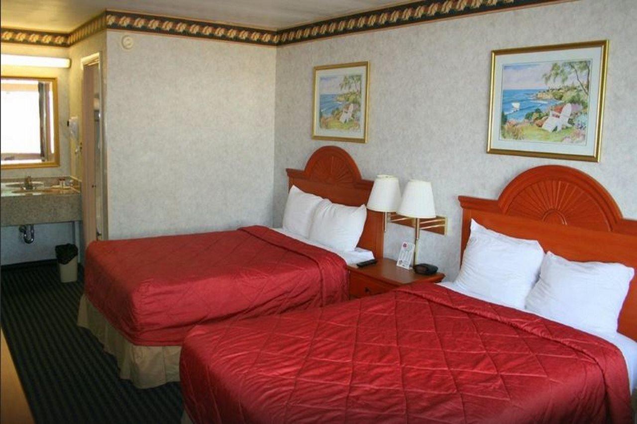 Ramada By Wyndham Baltimore West Экстерьер фото