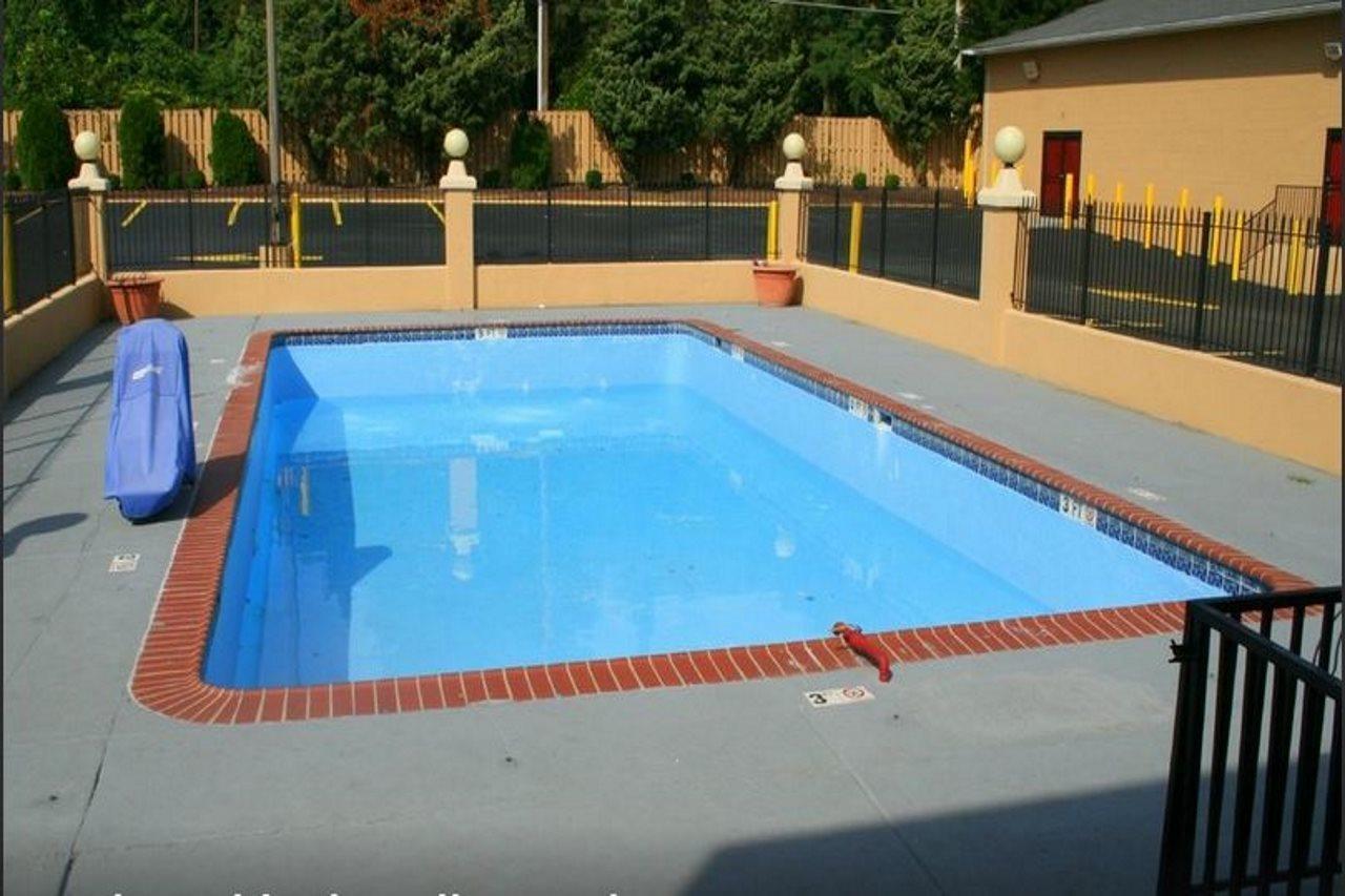 Ramada By Wyndham Baltimore West Экстерьер фото