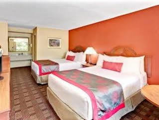 Ramada By Wyndham Baltimore West Экстерьер фото